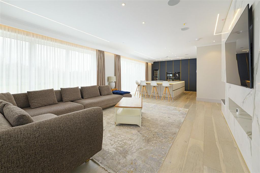 Additional image 9 of 6 bed detached house to rentFarnham House, Merton Lane, Canterbury CT4