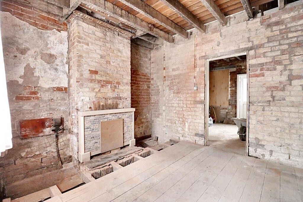 Property photo 3 of 12