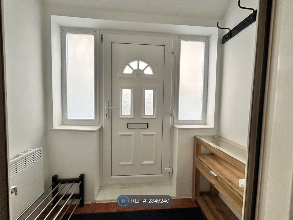 Property photo 2 of 18 Entrance Lobby