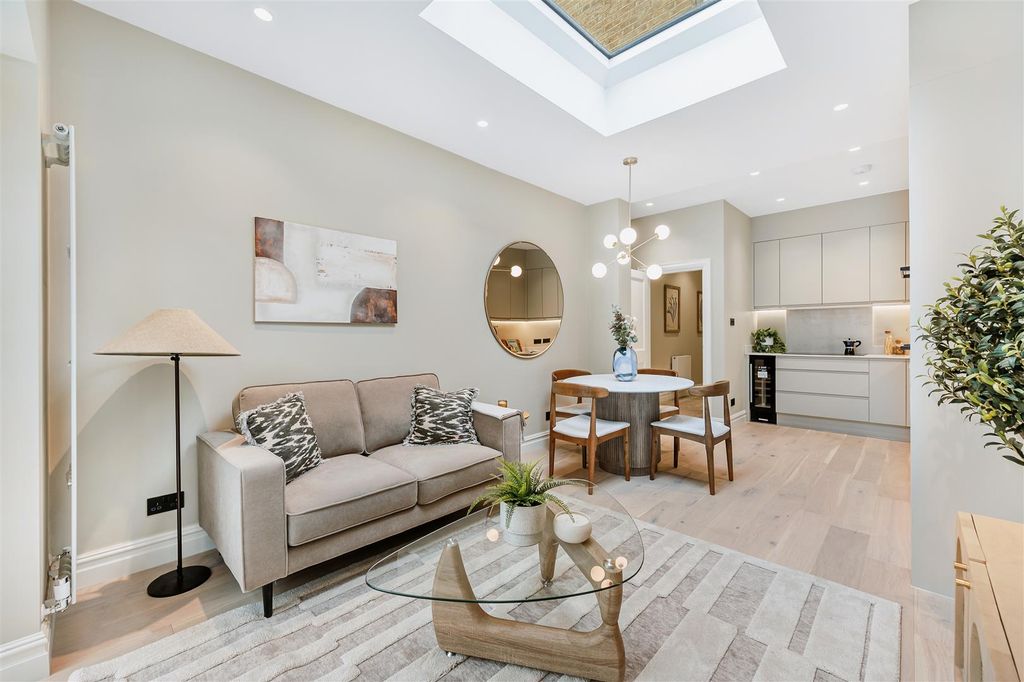 Property photo 3 of 21 7 Woodgrange Avenue Flat 2 (3).Jpg