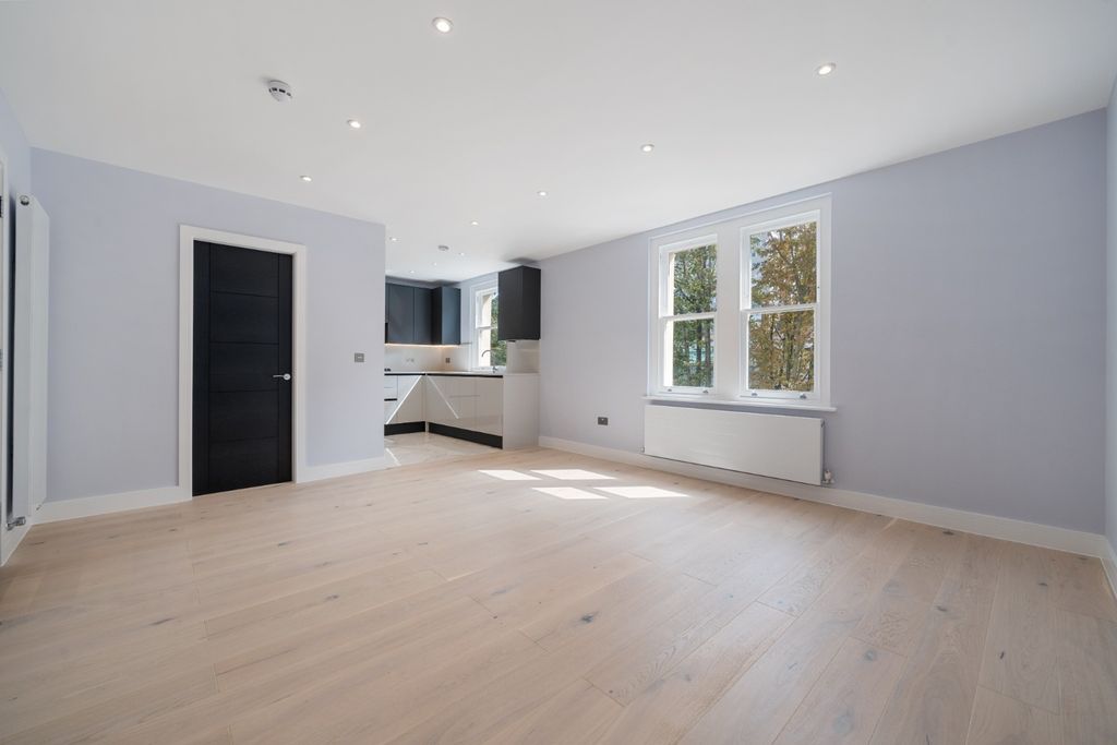 Property photo 2 of 12 6204583