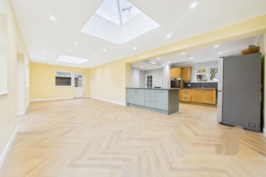 Property photo 2 of 13 Cam01254G0-Pr0363-Still008.Jpg