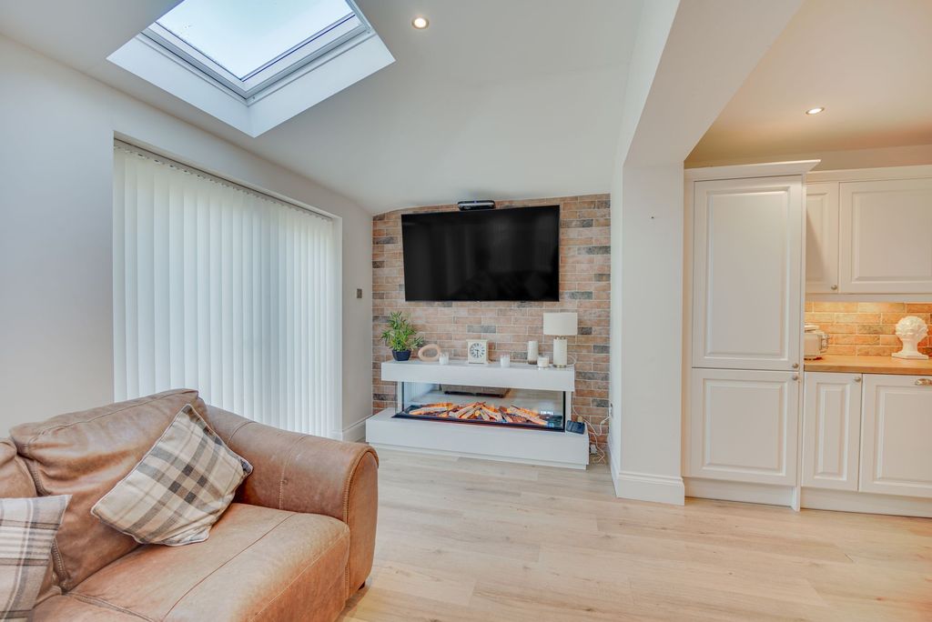 Property photo 3 of 25