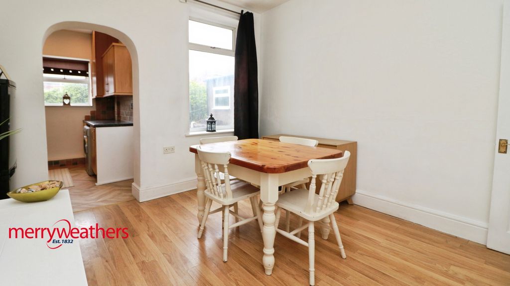Property photo 2 of 11 Dining Room