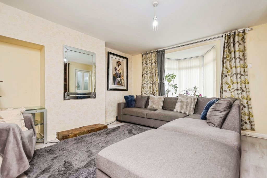 Property photo 3 of 12 Pbox-Img.Jpg