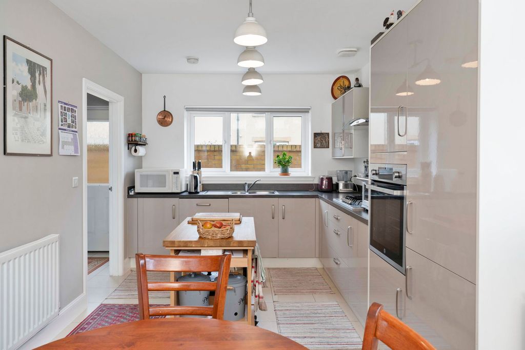 Property photo 2 of 36 Kitchen/Breakfast Room