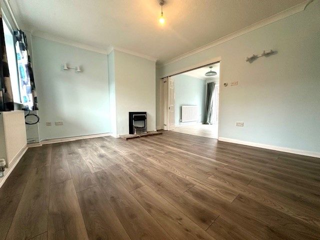 Property photo 2 of 7 Living Room