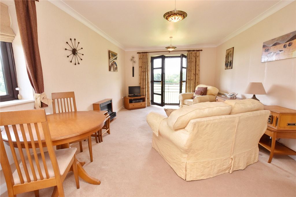 Property photo 2 of 15 Picture No. 05