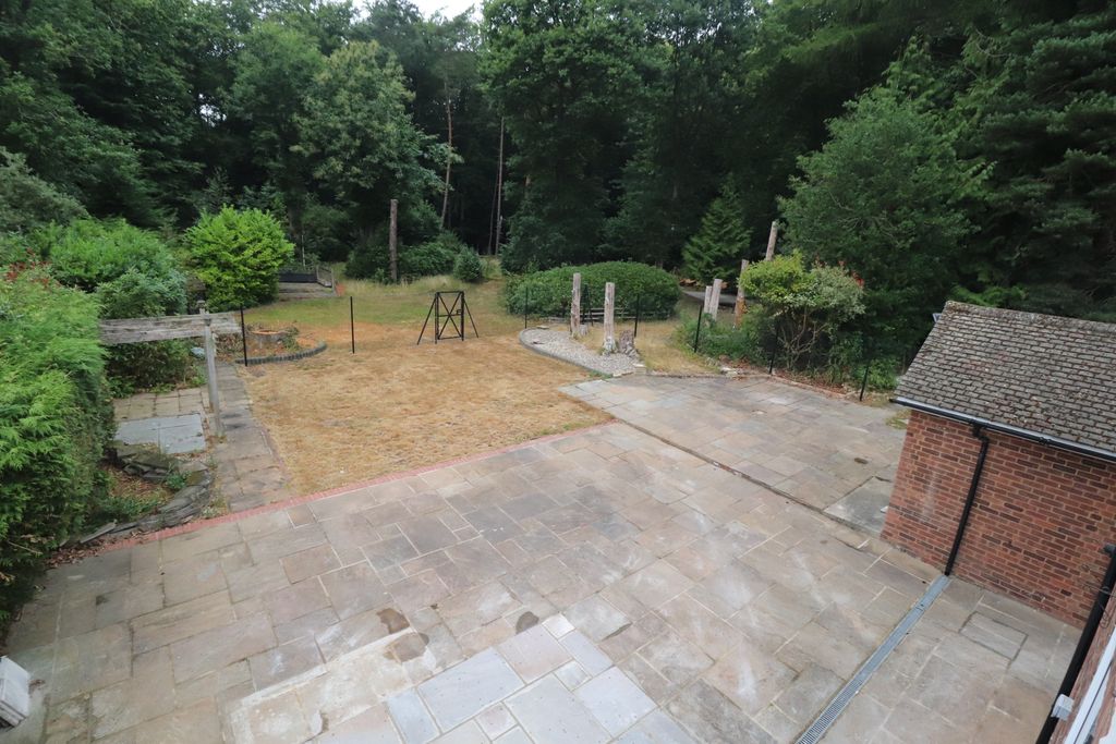 Property photo 1 of 18 Woodland View