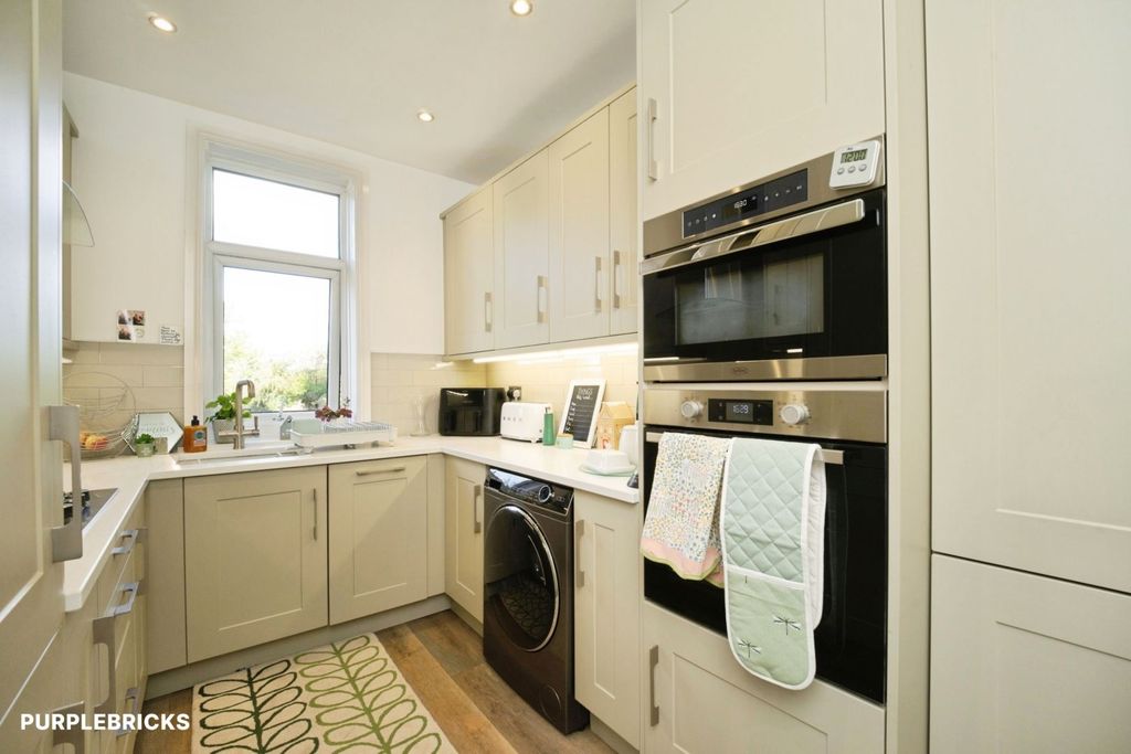 Property photo 1 of 19 Kitchen
