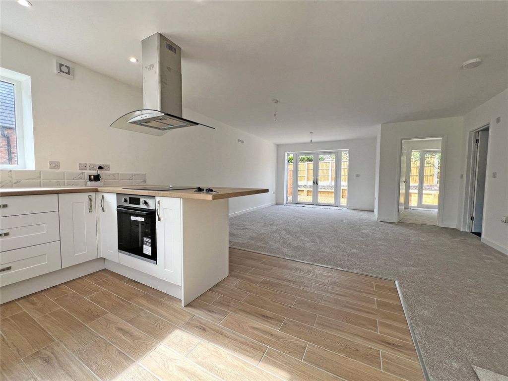 Property photo 2 of 16 Picture No. 15