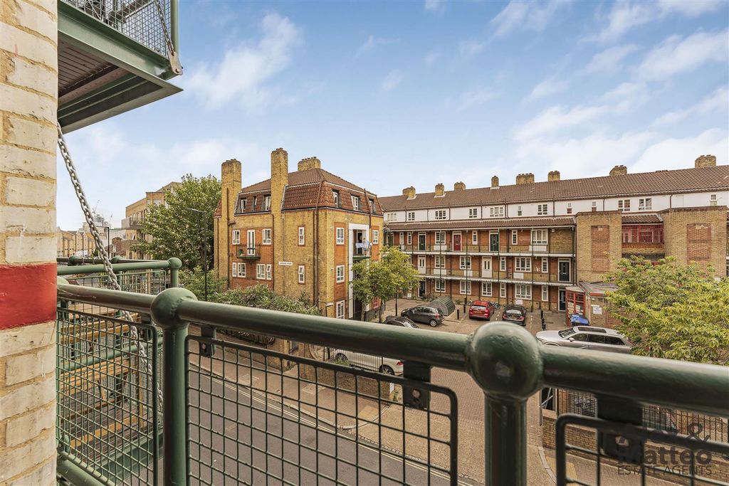 Property photo 1 of 19 Globe Wharf