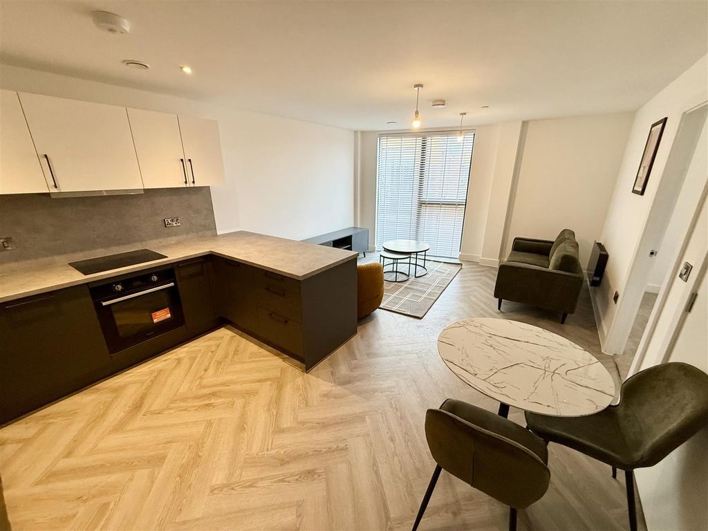 Property photo 2 of 11 Kitchen