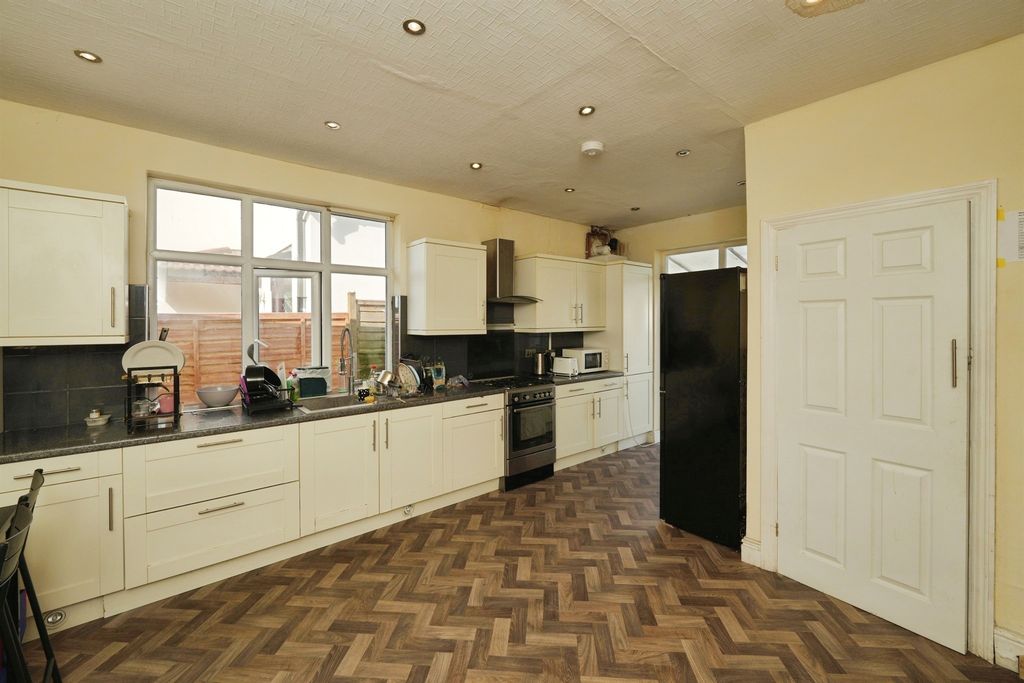 Property photo 3 of 26