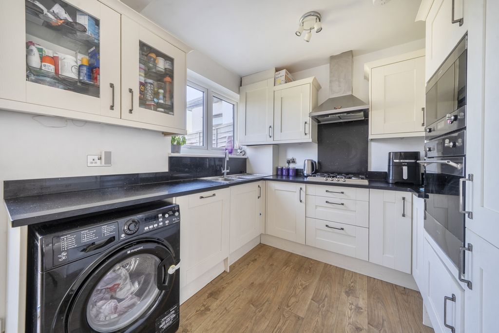Property photo 3 of 20 1466939-10-6A1596...