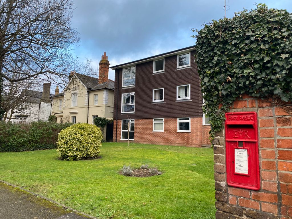 Property photo 1 of 16 Top Floor Apartment