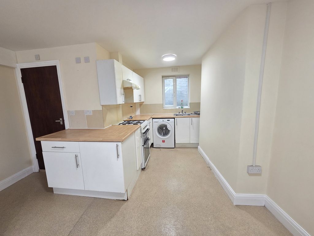 Property photo 3 of 8 Kitchen