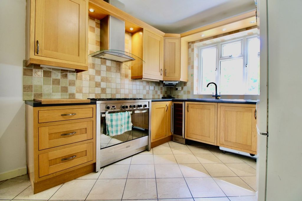 Property photo 3 of 20 Kitchen