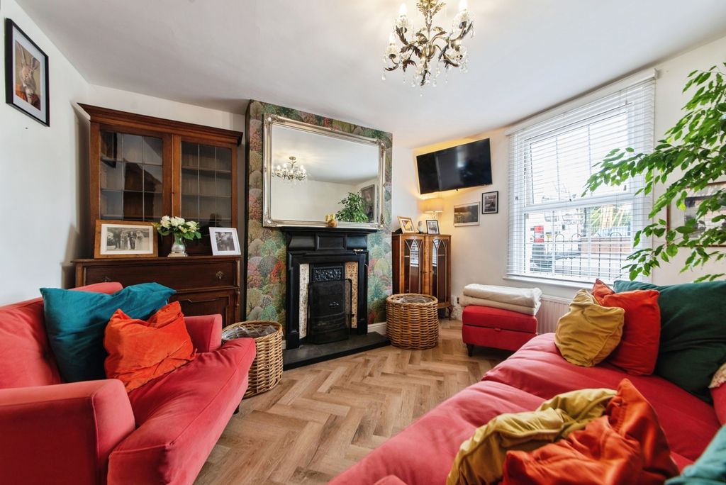 Property photo 3 of 18 Pbox-Img.Jpg