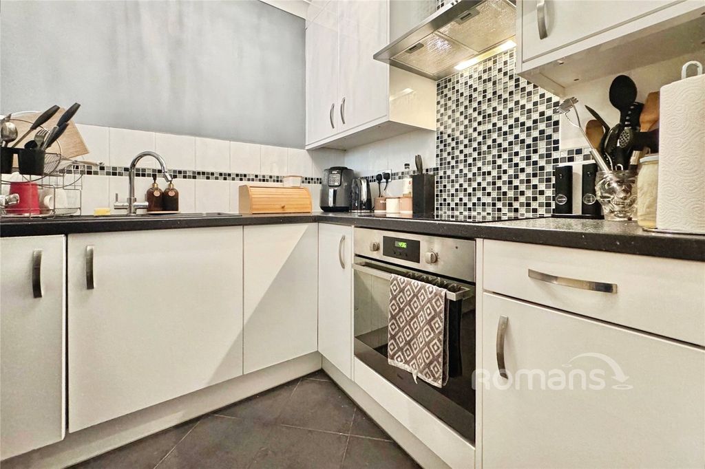 Property photo 3 of 5 Kitchen