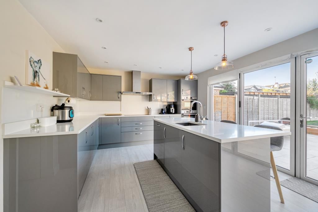 Property photo 3 of 19 Kitchen