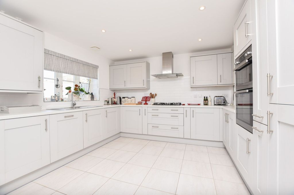 Property photo 3 of 26 Kitchen/Diner