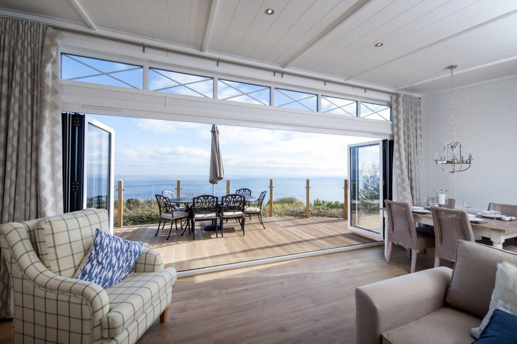 Property photo 1 of 5 0d514d2d B026 451E 8Aa1 12F22E02Fd38 Scaled.Jpg