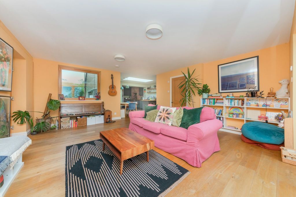 Property photo 3 of 37