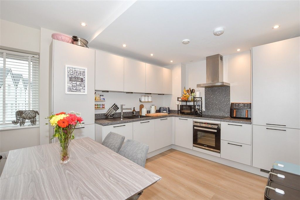 Property photo 2 of 9 Kitchen