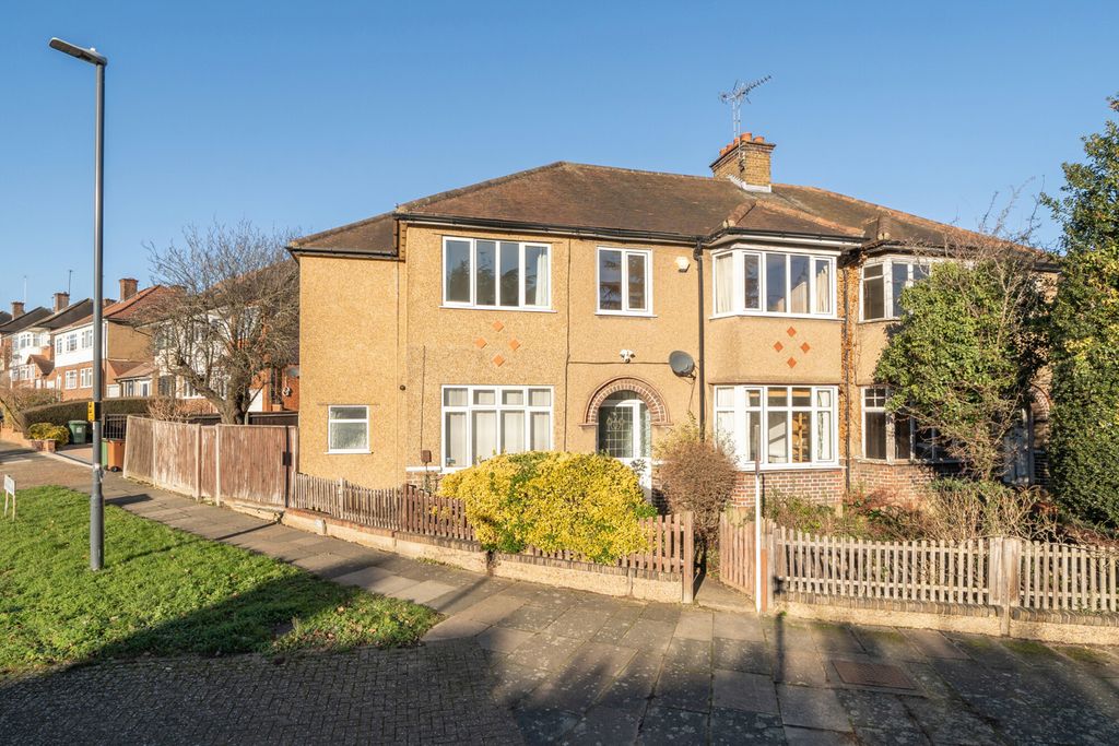 Property photo 1 of 25 1396018-1-695Bb8B...