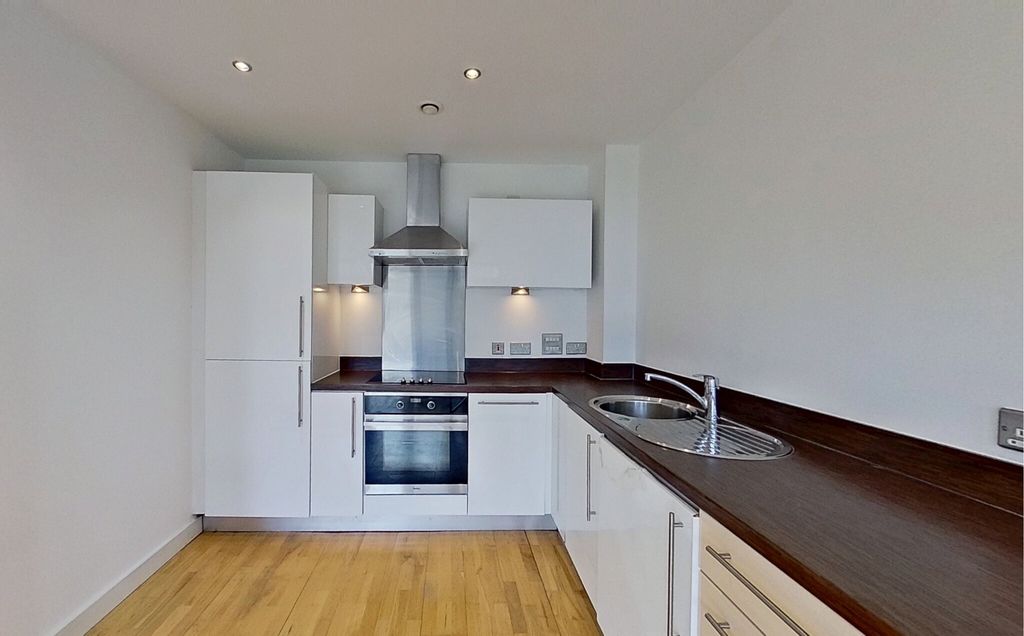 Property photo 2 of 18 Kitchen
