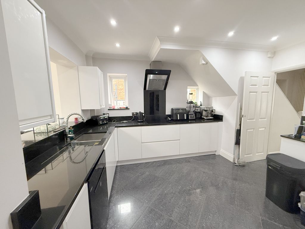 Property photo 2 of 14 Kitchen/Diner