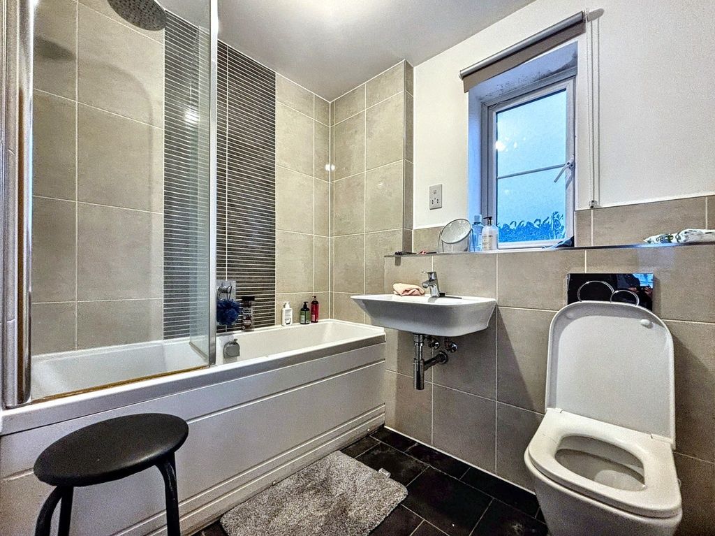Property photo 2 of 14 Modern Bathroom With A Combined Bath And Glass-Pan...