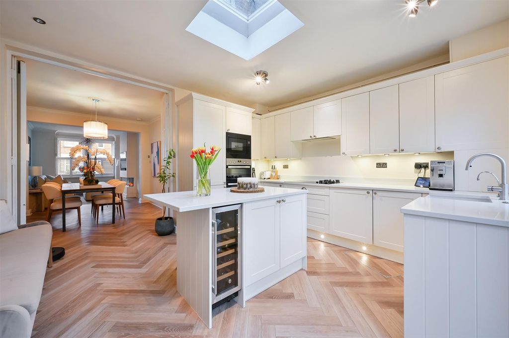 Property photo 2 of 16 Kitchen/Dining Room
