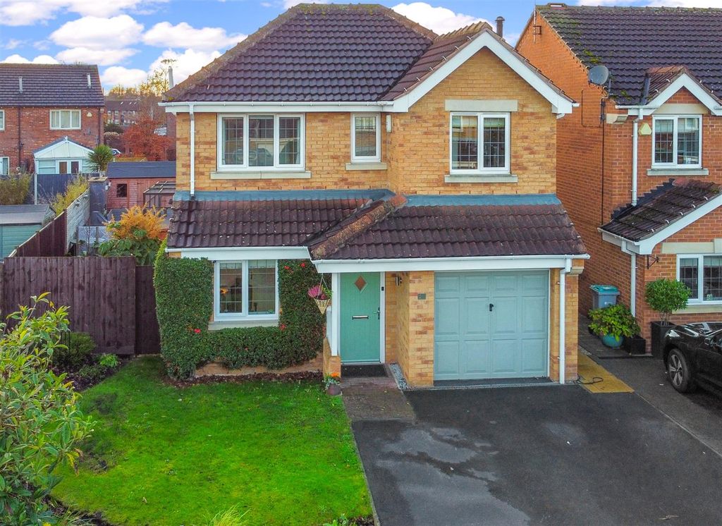 Property photo 1 of 30 Elevated Front Aspect 292