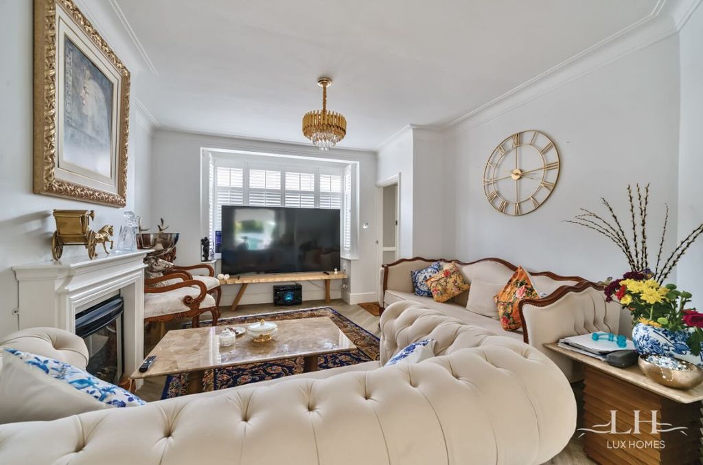 Property photo 3 of 22