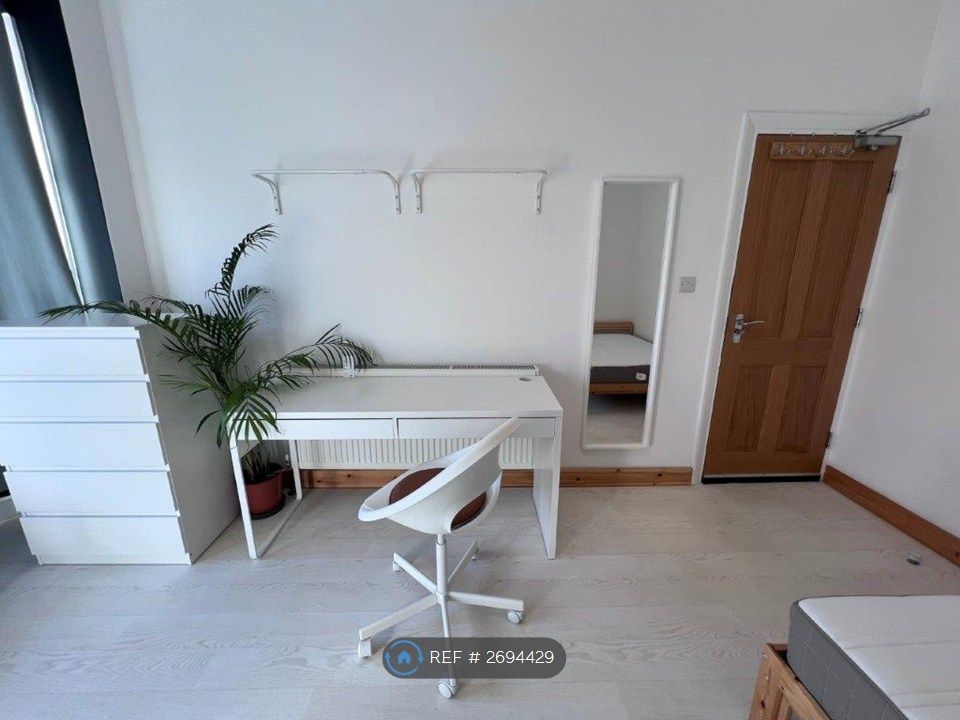 Property photo 3 of 14 Room Measures 16Sqft