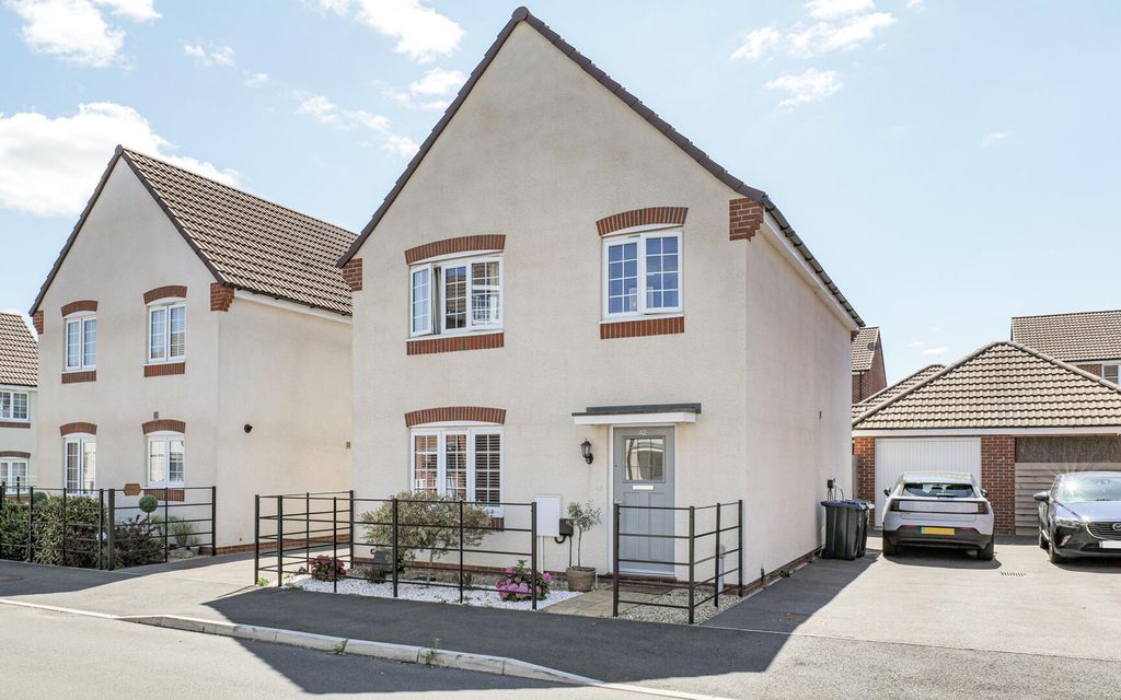 Property photo 1 of 20 Front (Exterior)