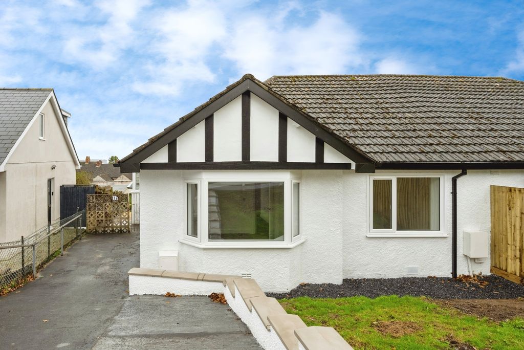 Property photo 2 of 17 Photo