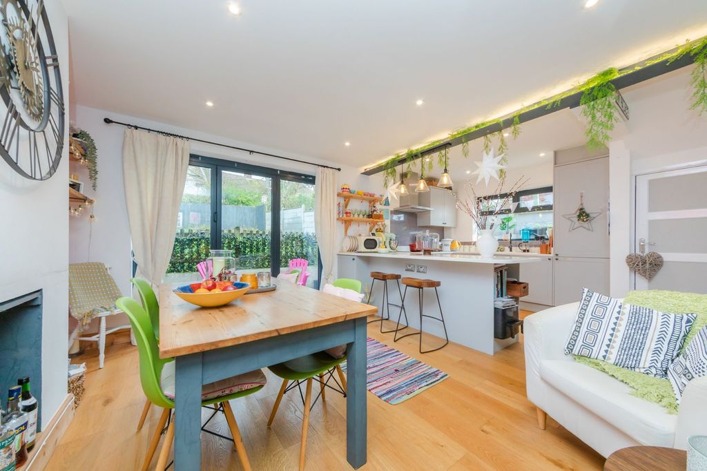 Property photo 3 of 16