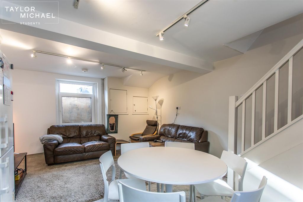 Property photo 3 of 19 Living Room