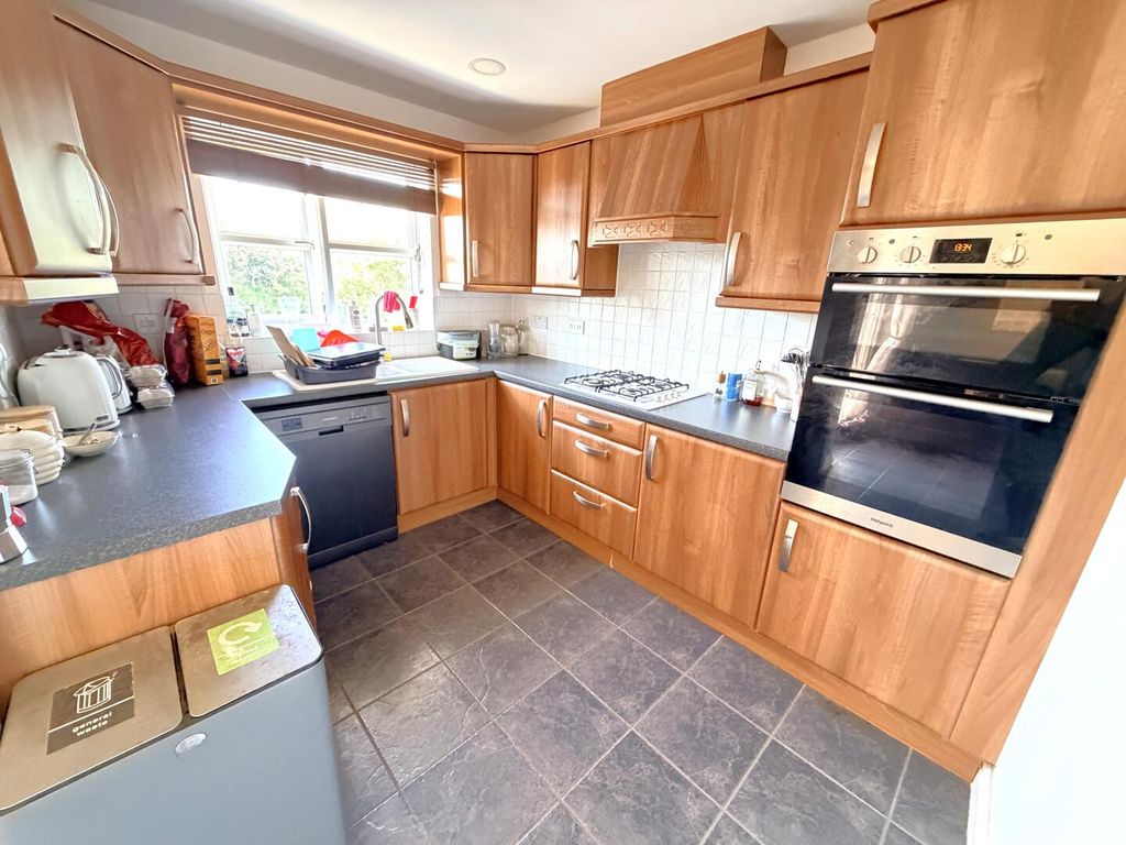 Property photo 2 of 30 Kitchen