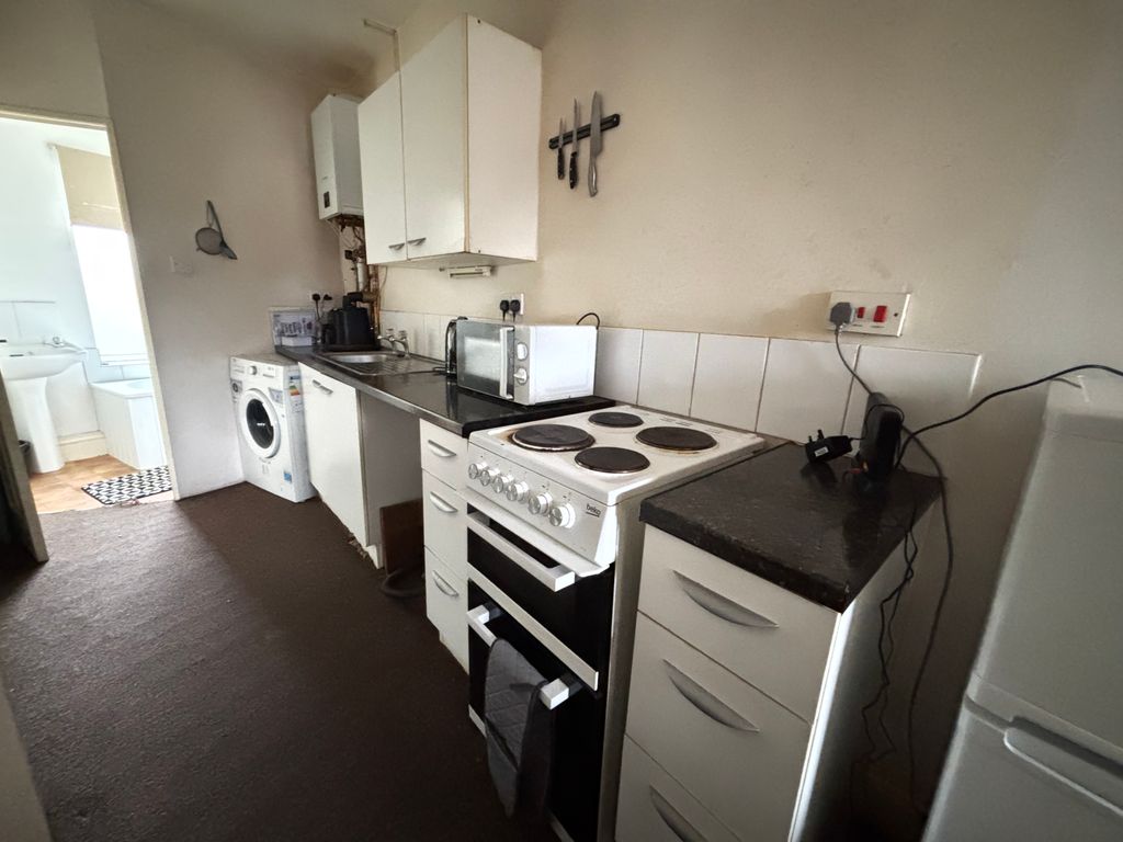 Property photo 2 of 6 Kitchen Area