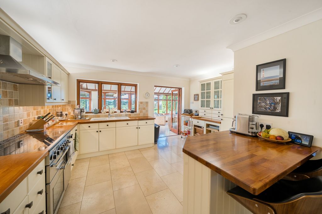 Property photo 3 of 22