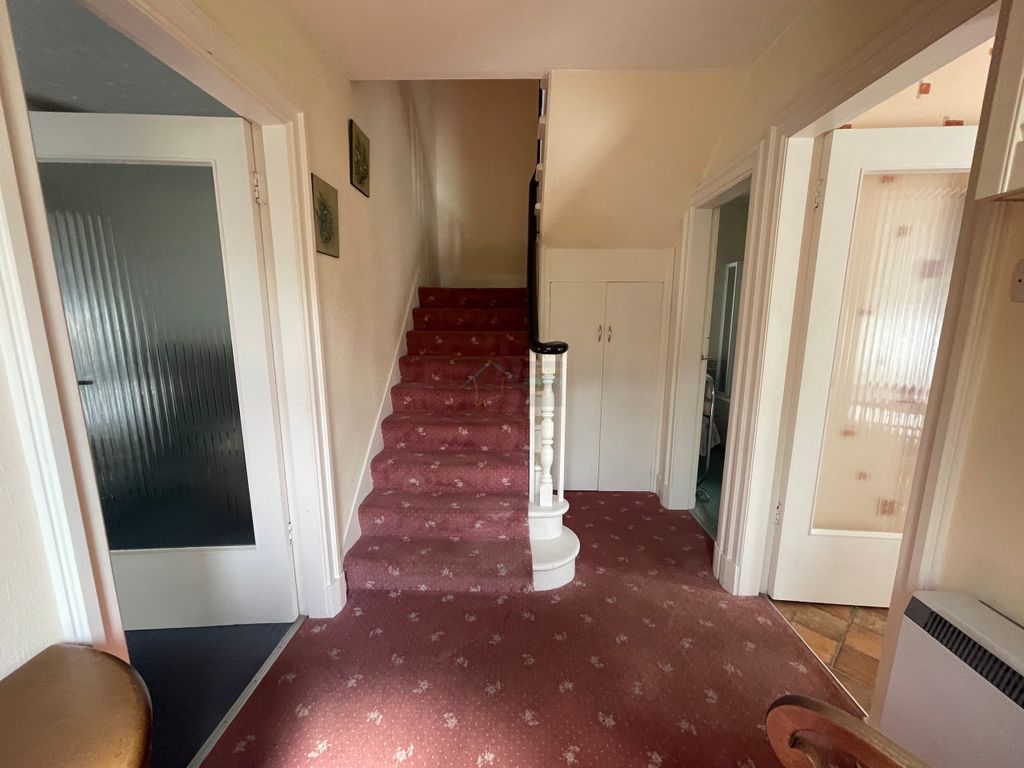 Property photo 2 of 17 Entrance Hallway x.Jpg