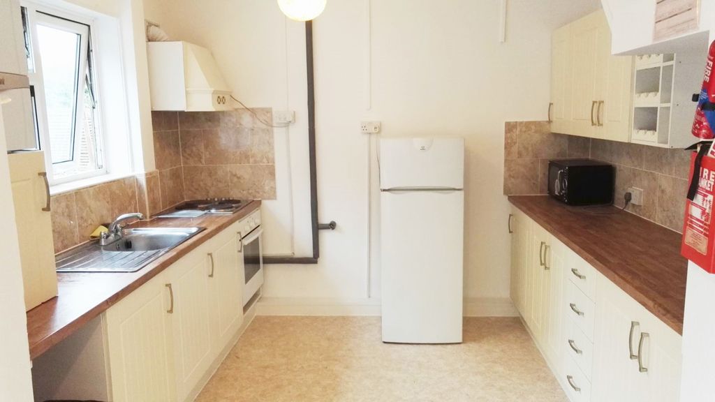 Property photo 2 of 7 Kitchen