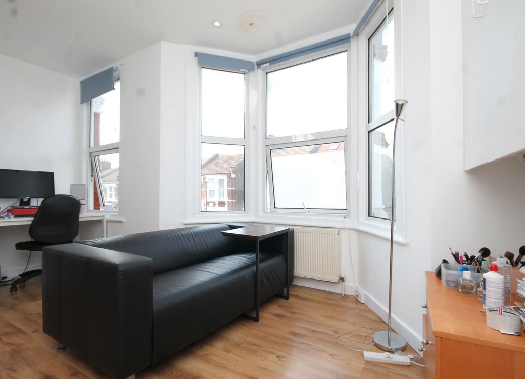 Property photo 1 of 7 Reception