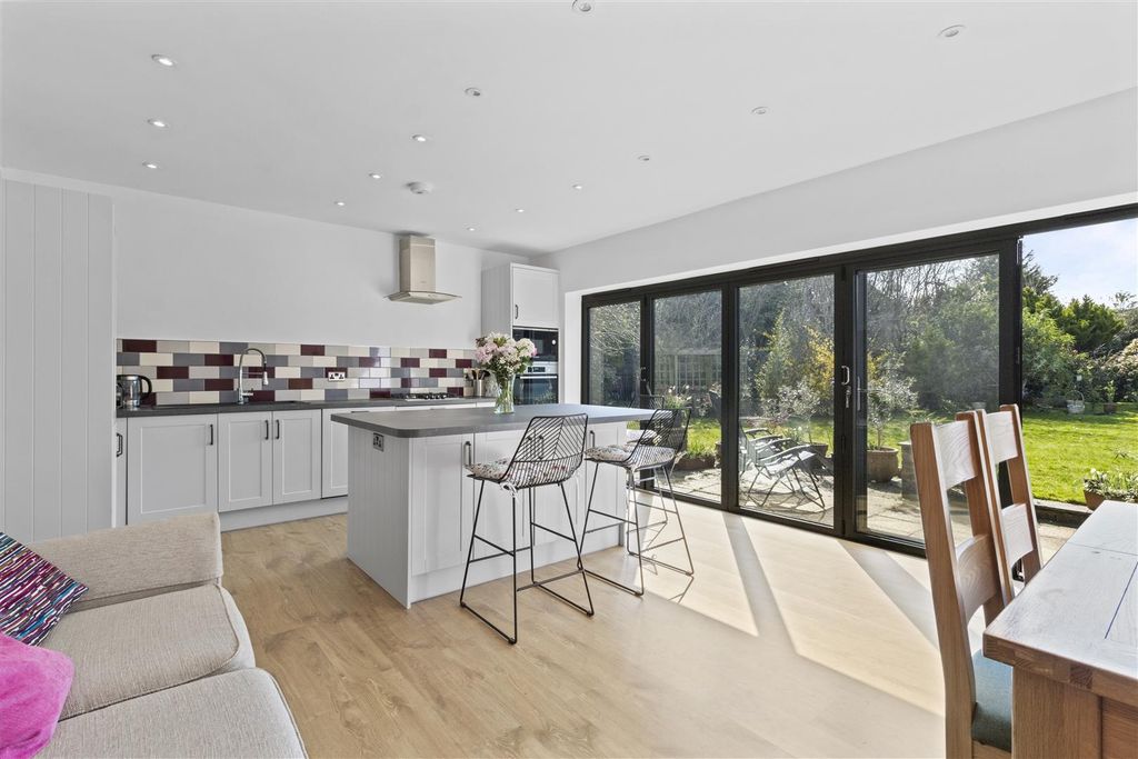 Property photo 3 of 29 Open Plan Space