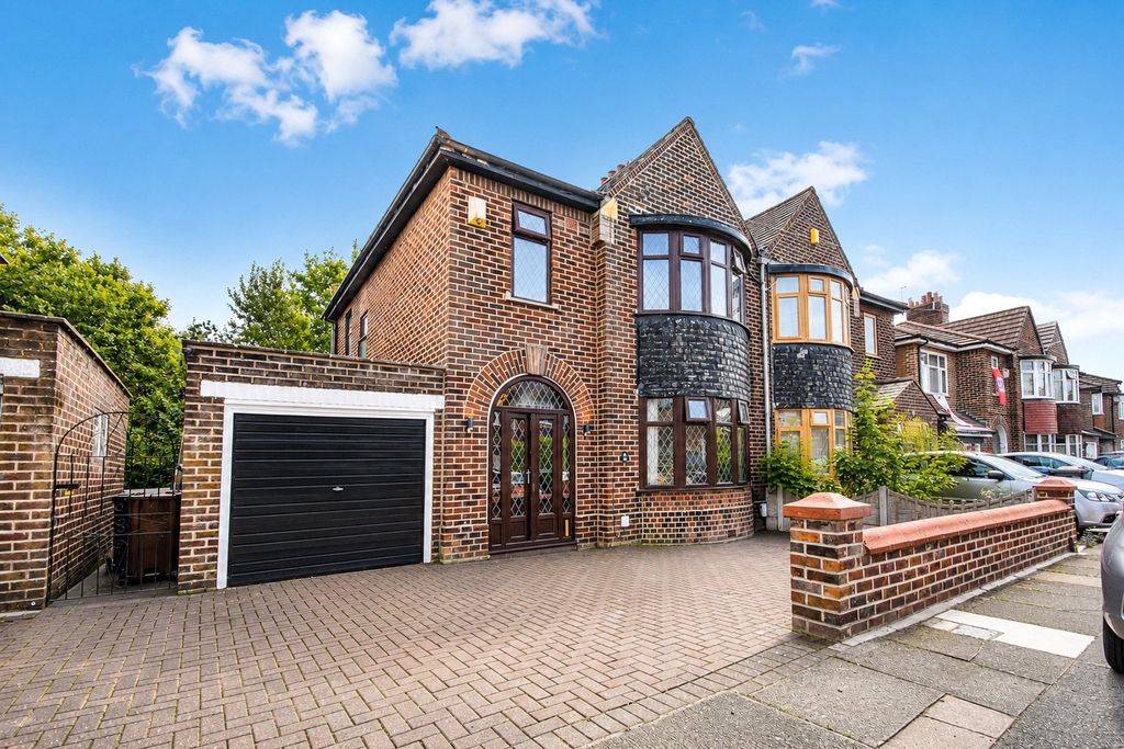Property photo 1 of 19 External