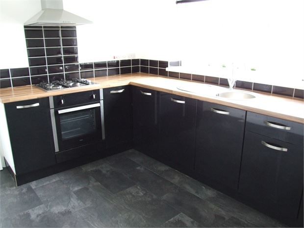 Property photo 2 of 8 Kitchen